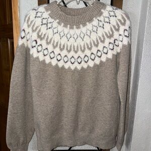 Maurices Beige and White Crewneck Sweater